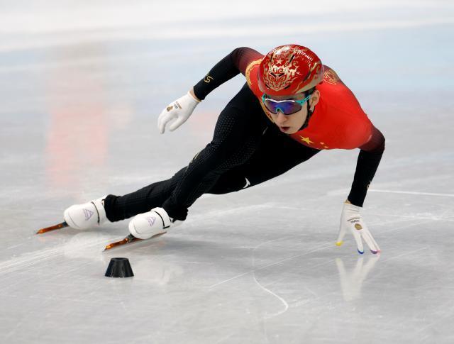 1644068792441062653.jpeg kaiyun sports-【冬奥·人物】从超越开始 武大靖一骑绝尘拿下首金