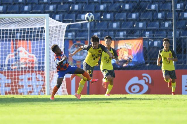 1624804138178070774.jpg kaiyun sports-被头球砸垮的广州青年军 两场净吞5弹弱点屡暴露